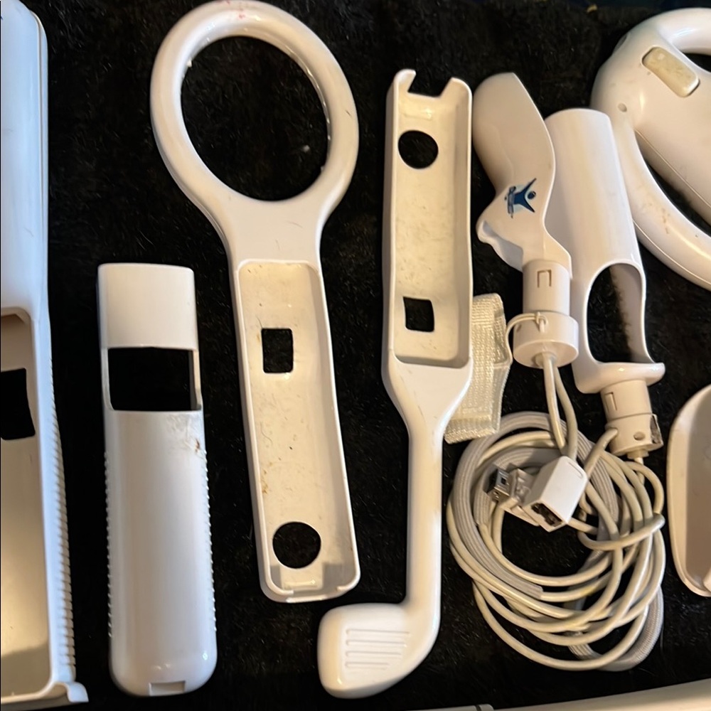 Nintendo Wii Fit Balance Board + Wii Sports Accessories Bundle - Picture 4 of 9